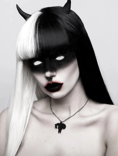 Rogue + Wolf Ram Skull Necklace: Black 5 Rogue + Wolf Ram Skull Necklace: Black - Image 3