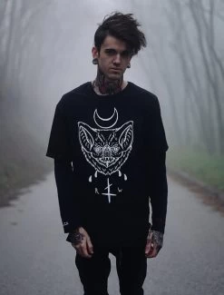 Rogue + Wolf Bat Face Tee - 2XL And 3XL 27 Rogue + Wolf Bat Face Tee - 2XL And 3XL -Fashion Apparel Big C Edit Model Close Up Male 04069.1631853651