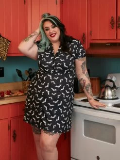 Sourpuss Luna Bats Rosie Dress -Fashion Apparel EAF2F278 4394 4993 83C6 486B5AD6CC30 59796.1703473237