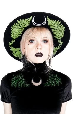 Restyle Velvet Top: Fern -Fashion Apparel eng pl Black Velvet Forest Top with embroidery FERN VELVET TOP 1966 4 35629.1571126825