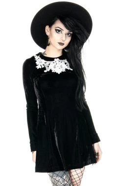 Restyle Dolly Velvet Dress -Fashion Apparel eng pl DOLLY DRESS Black gothic velvet dress with white lace collar 1894 2 19939.1563160626